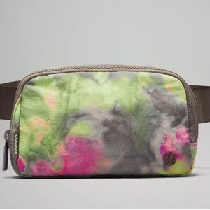 *NWT* RARE & SOLD OUT Lululemon Everywhere Belt Bag